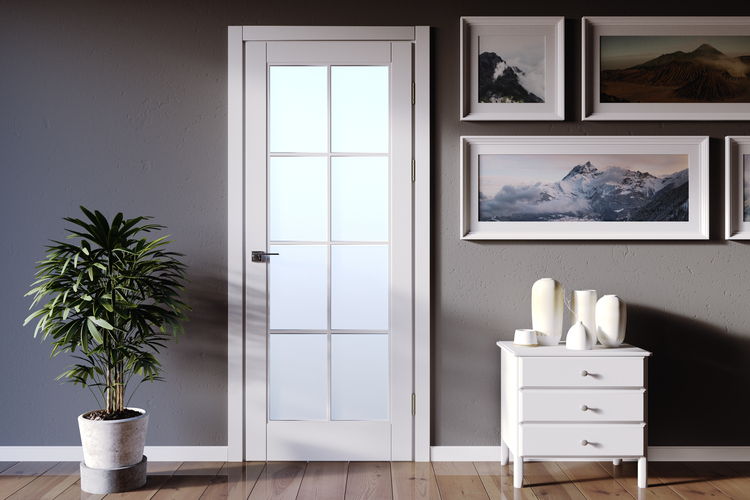 белые модели дверей с с внутренним стеклом